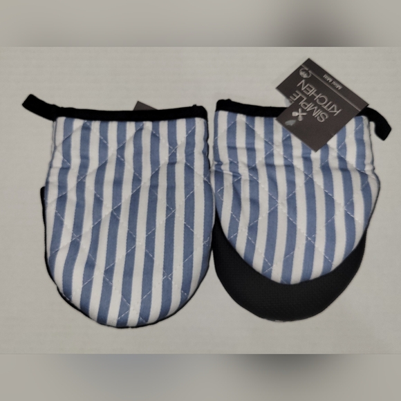 2 Piece Blue and White Striped Mini Oven Mitts - Picture 1 of 3